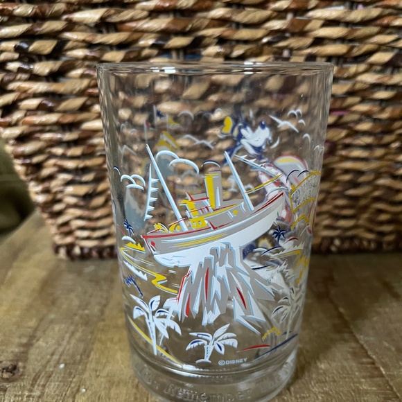One Mc Donald's Disney Remember the Magic 25th Anniversary Goofy Glass / Tumbler - Picture 4 of 8